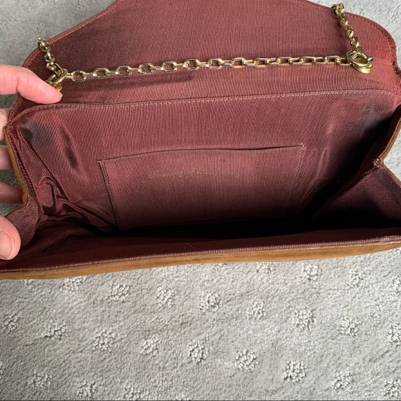 VINTAGE FRENCHY OF CALIFORNIA BROWN SUEDE ENVELOPE  PURSE WITH GOLD CHAIN - Picture 6 of 7